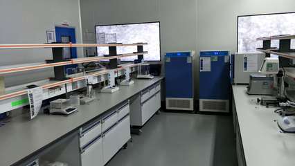 上海化妝品OEM中的靶向活性物技術(shù) 引領(lǐng)眼精華研發(fā)新浪潮